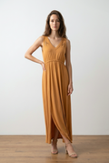 Robe longue camel à broderies feuillage